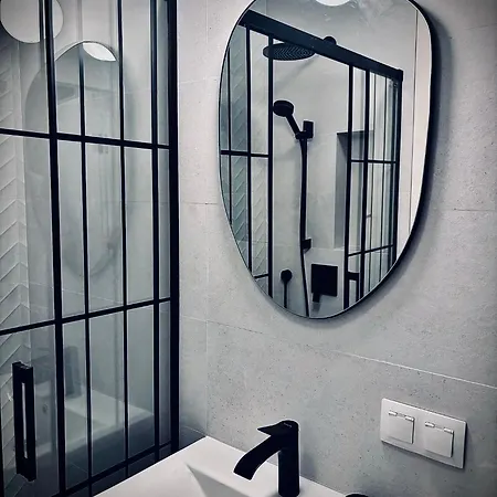 White Glove Deluxe Stocznia Montownia